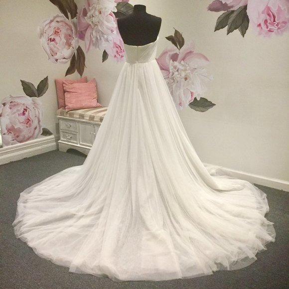 PRONOVIAS WEDDING GOWN! - Picture 7 of 8